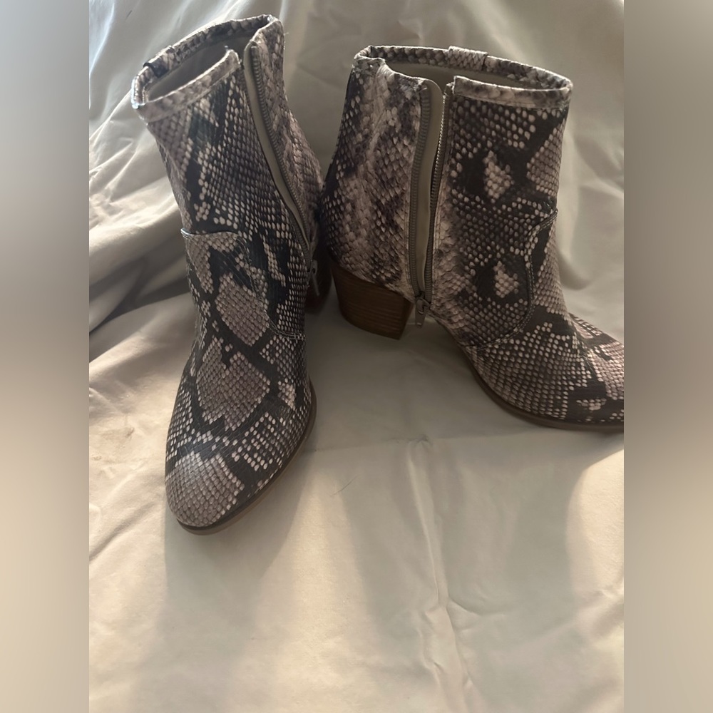 Ladies boots